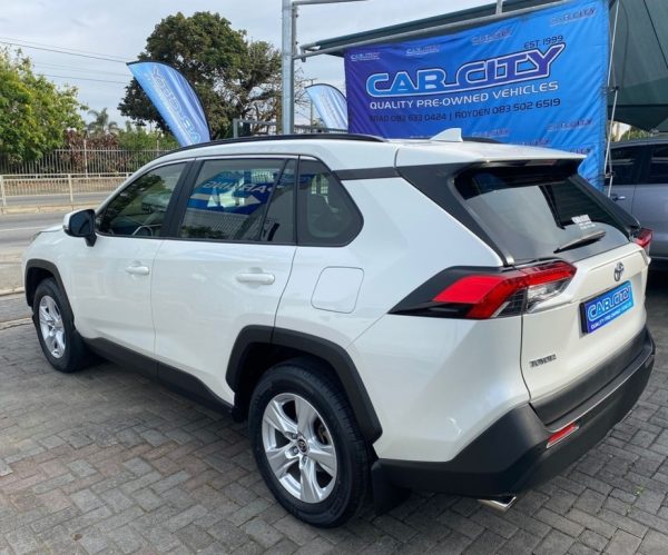 TOYOTA RAV4 2.0 GX CVT - Image 2