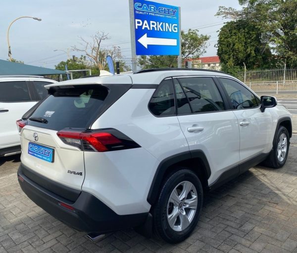 TOYOTA RAV4 2.0 GX CVT - Image 4