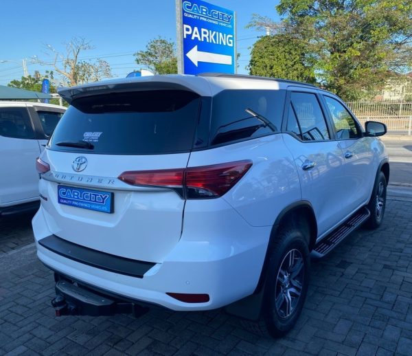 TOYOTA FORTUNER 2.4GD-6 R/B A/T - Image 4