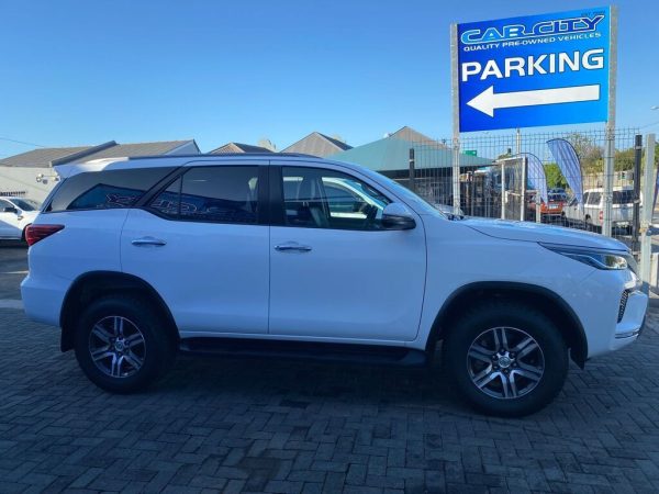 TOYOTA FORTUNER 2.4GD-6 R/B A/T - Image 6