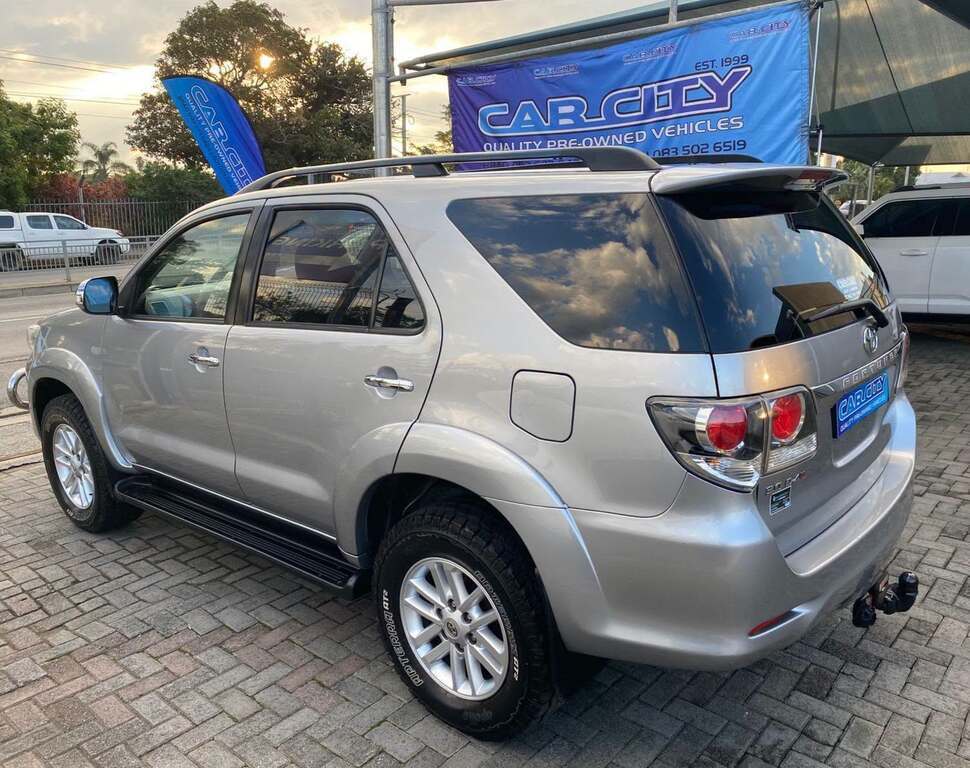 TOYOTA FORTUNER 3.0D-4D R/B A/T - Image 2