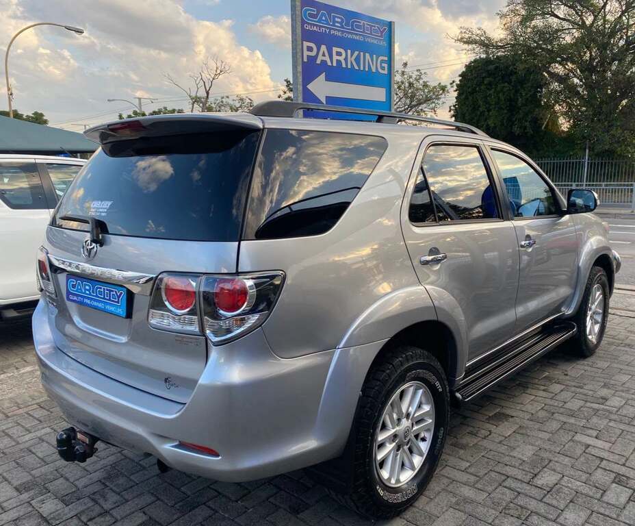TOYOTA FORTUNER 3.0D-4D R/B A/T - Image 4