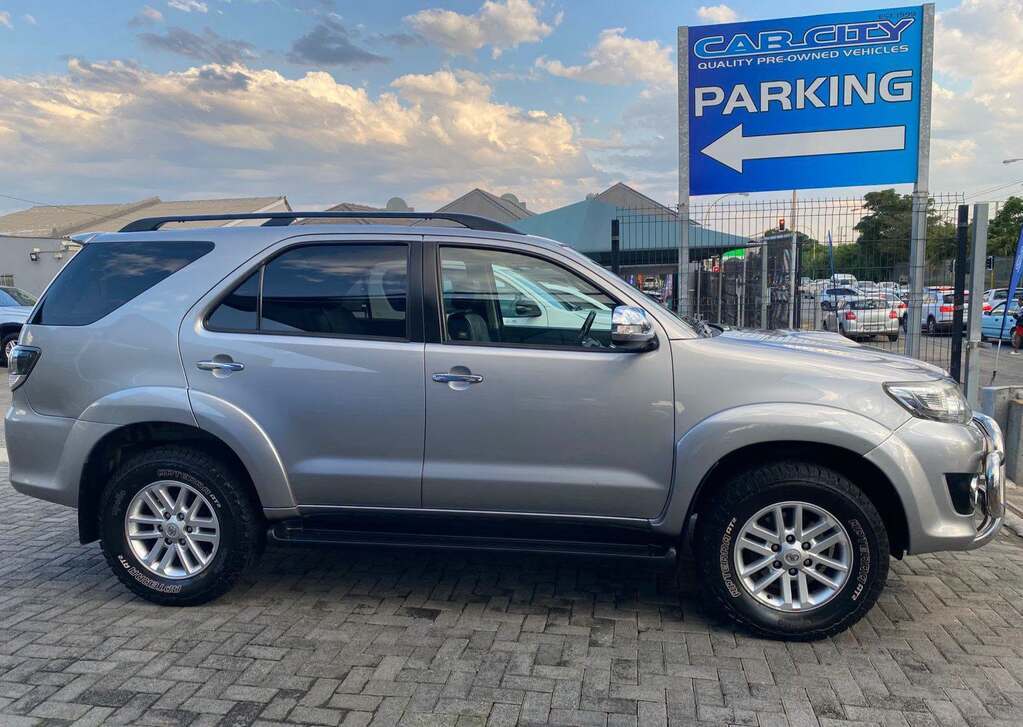 TOYOTA FORTUNER 3.0D-4D R/B A/T - Image 6