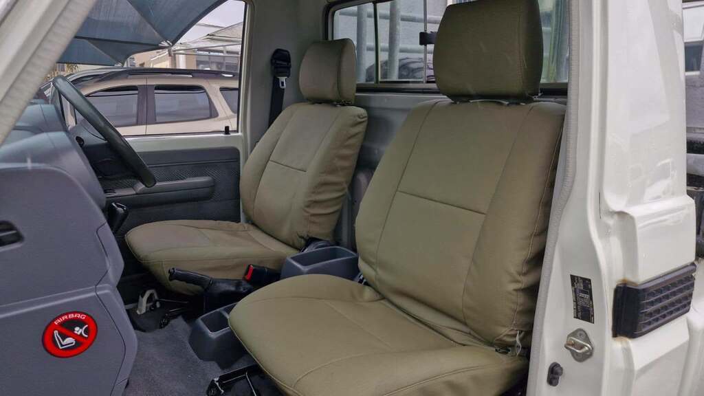 TOYOTA LAND CRUISER 79 4.5D P/U S/C - Image 10