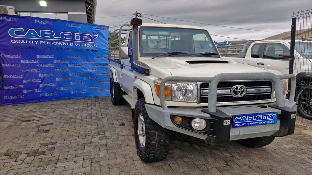 TOYOTA LAND CRUISER 79 4.5D P/U S/C - Image 3