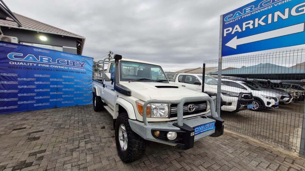 TOYOTA LAND CRUISER 79 4.5D P/U S/C - Image 7