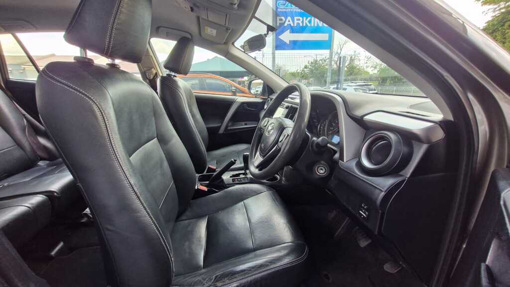 TOYOTA RAV4 2.0 GX A/T - Image 10
