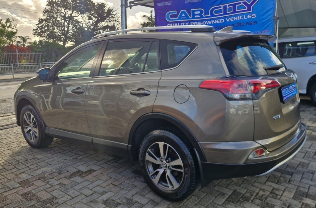 TOYOTA RAV4 2.0 GX A/T - Image 2