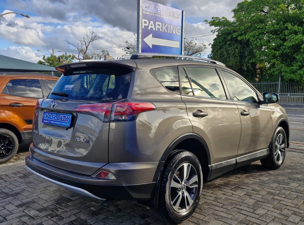 TOYOTA RAV4 2.0 GX A/T - Image 4
