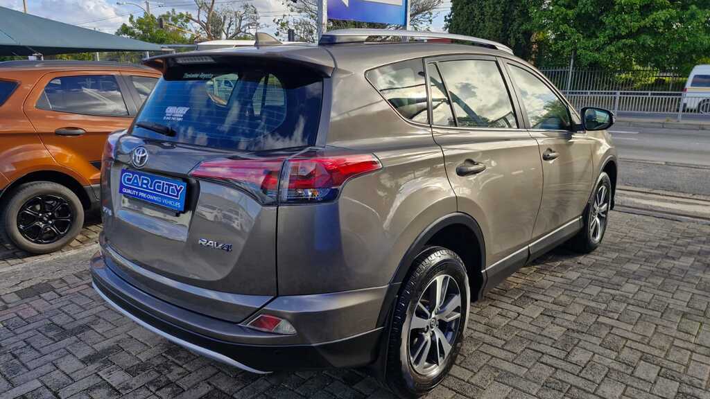 TOYOTA RAV4 2.0 GX A/T - Image 6