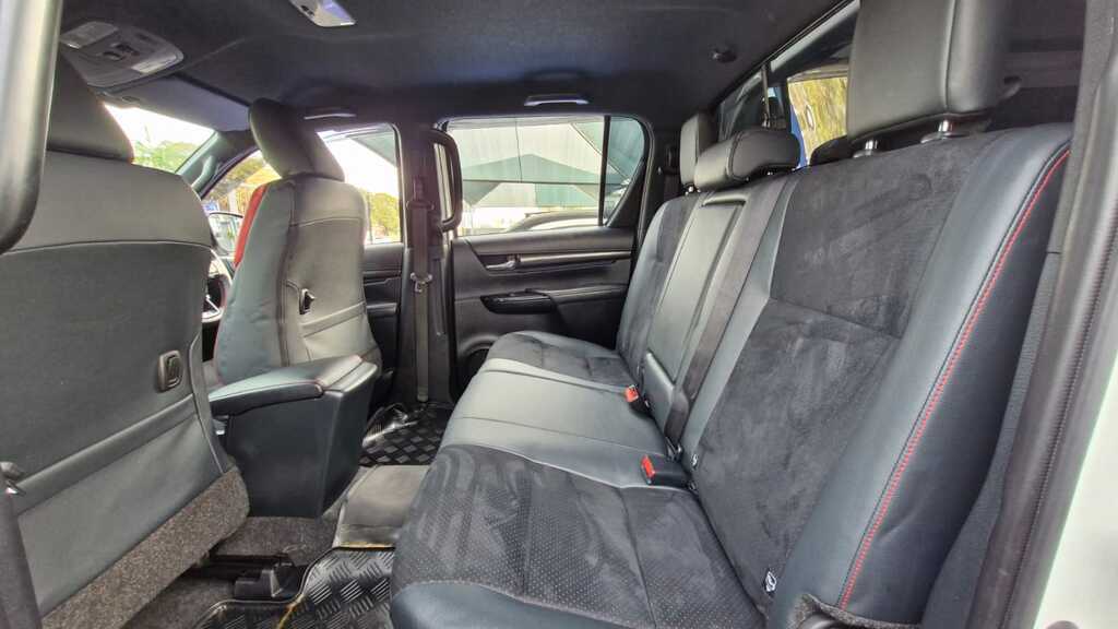TOYOTA HILUX 2.8 GD-6 GR-S 4X4 A/T P/U D/C - Image 10