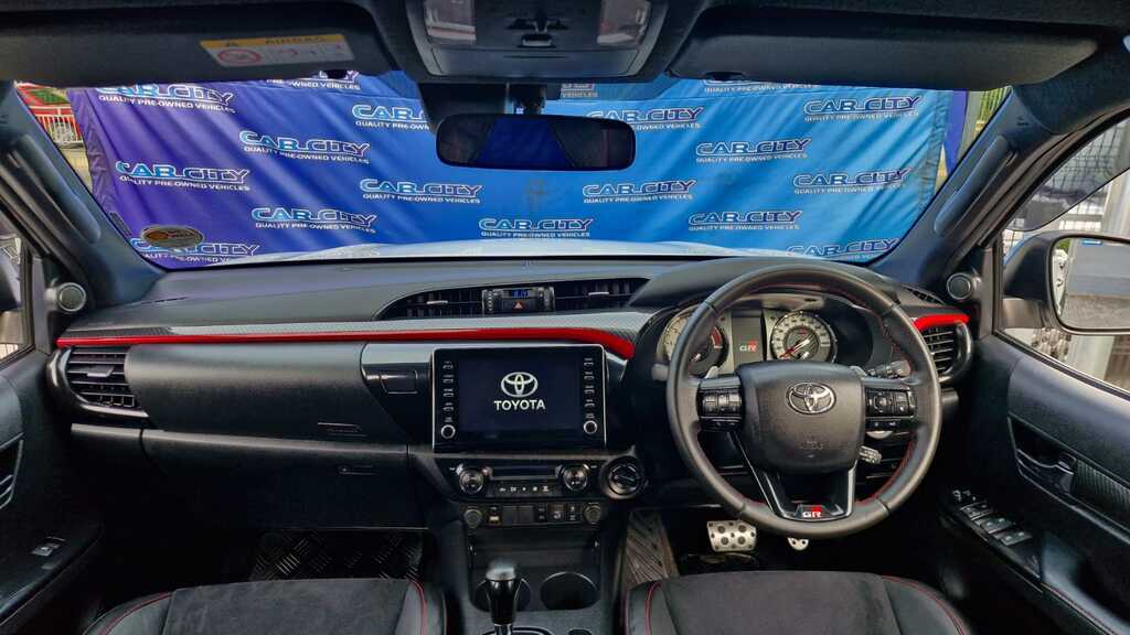 TOYOTA HILUX 2.8 GD-6 GR-S 4X4 A/T P/U D/C - Image 9