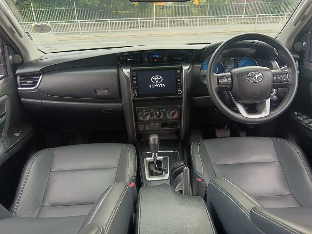 TOYOTA FORTUNER 2.4GD-6 R/B A/T - Image 6