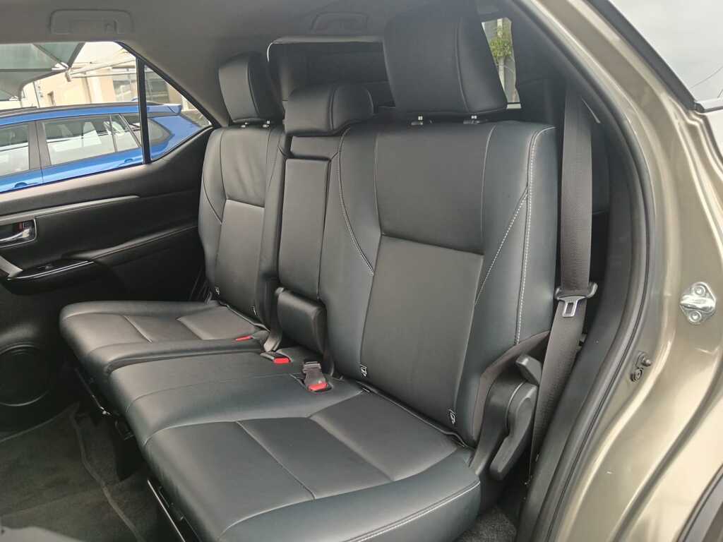 TOYOTA FORTUNER 2.4GD-6 R/B A/T - Image 8