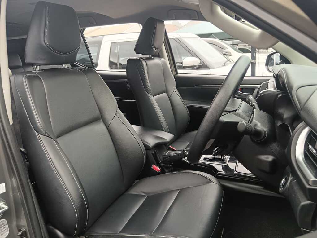 TOYOTA FORTUNER 2.4GD-6 R/B A/T - Image 9