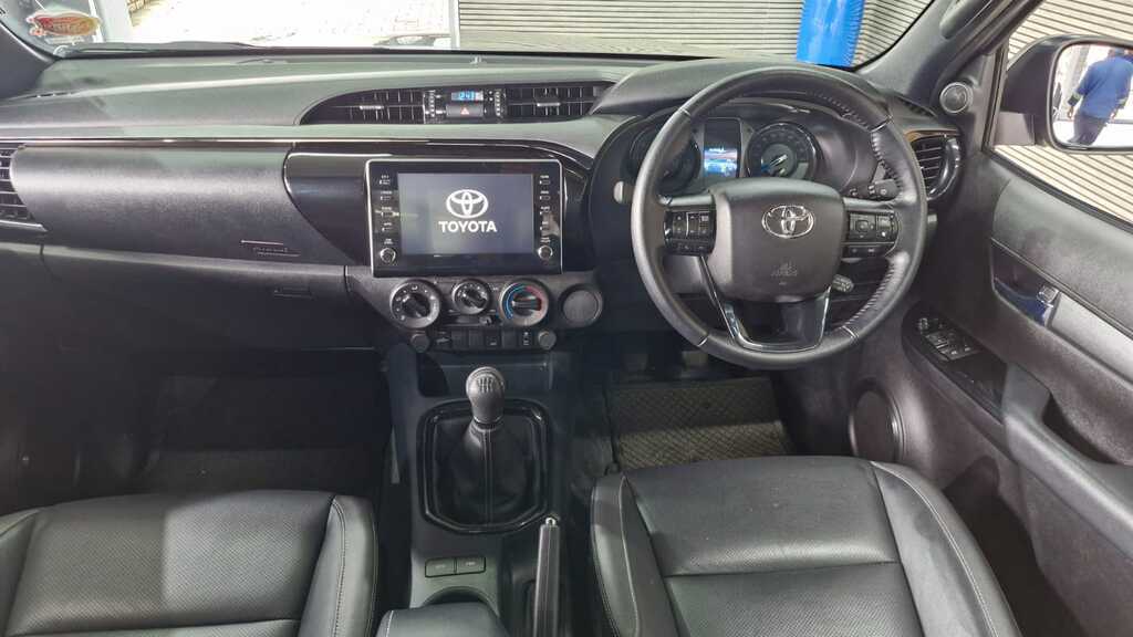 TOYOTA HILUX 2.8 GD-6 RB LEGEND P/U E/CAB - Image 8